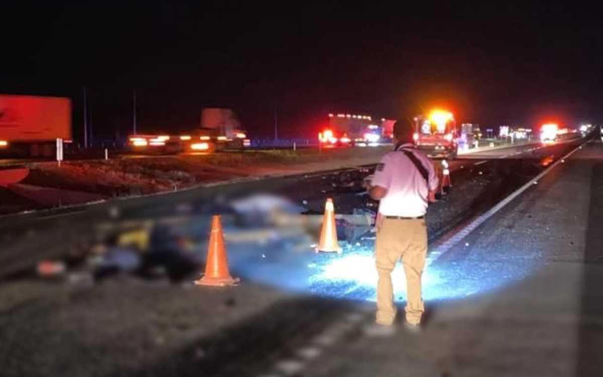 Tres migrantes muertos y 57 lesionados tras choque en la Matehuala-Saltillo