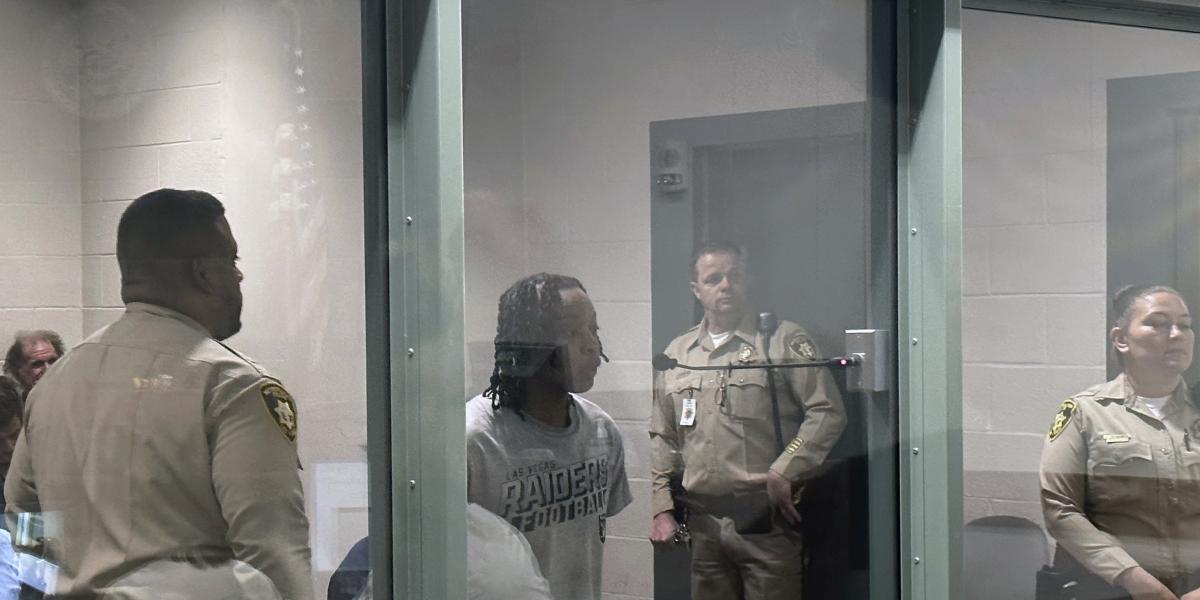 Una estrella de la WNBA, arrestada por estrangular a su mujer