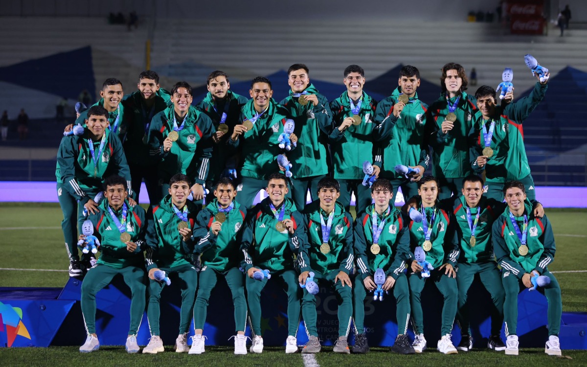 Video | Cortan el Himno Nacional y mexicanos siguen entonándolo en los JCC San Salvador 2023