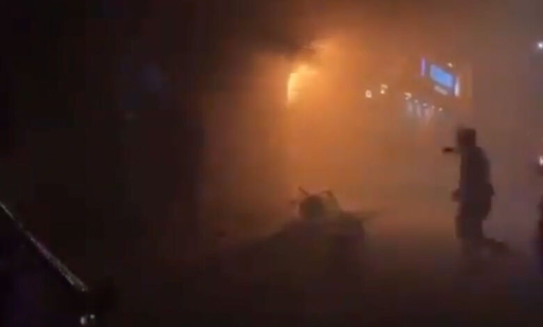 Video | Sujeto provocó incendio en bar de Sonora; lo corrieron por acosar mujeres