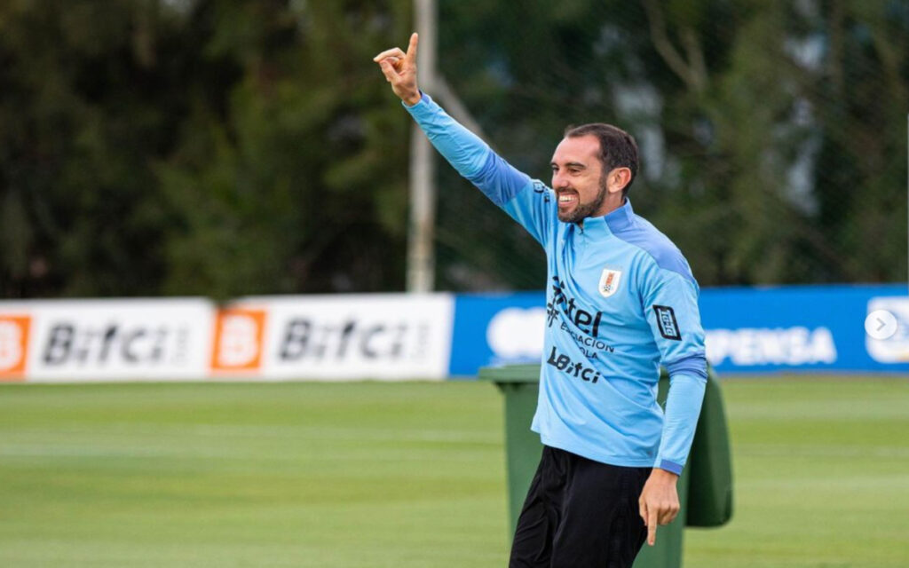 ... Y también colgaría los zapatos Diego Godín | Video