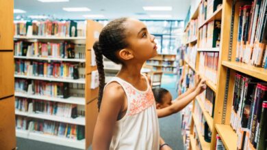 bloquean ley de Arkansas contra bibliotecarios y vendedores de libros