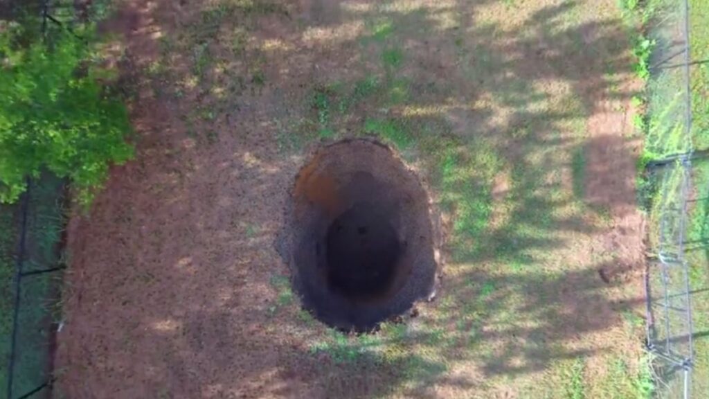 comunidad en alerta tras reapertura de mortal socavón