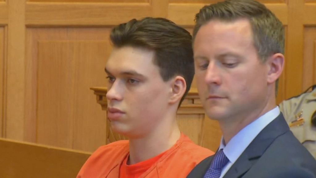 condenan a uno de los jóvenes que mató a batazos a la maestra de español