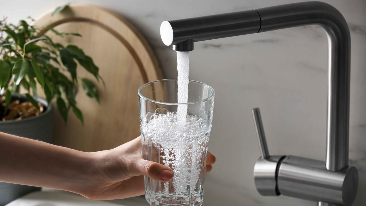 el agua de grifo contiene químicos que causan cáncer, según estudio