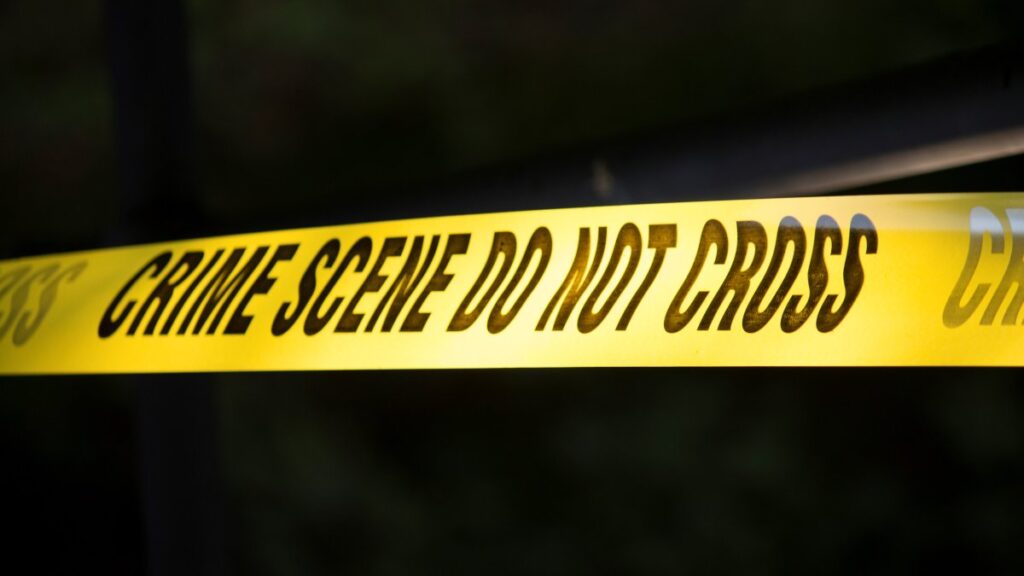 hombre roba un montacargas y mata a mujer