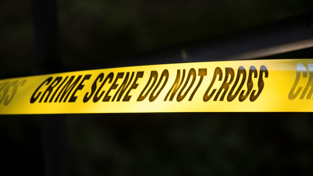 hombre roba un montacargas y mata a mujer