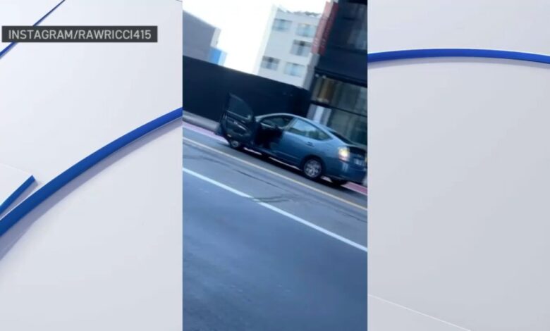 le roba el auto a un repartidor de comida y causa caos