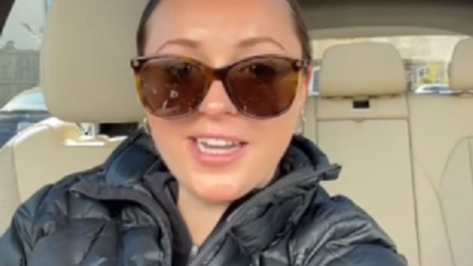 se equivocan al escribir su nombre cuando nació y le está sacando provecho