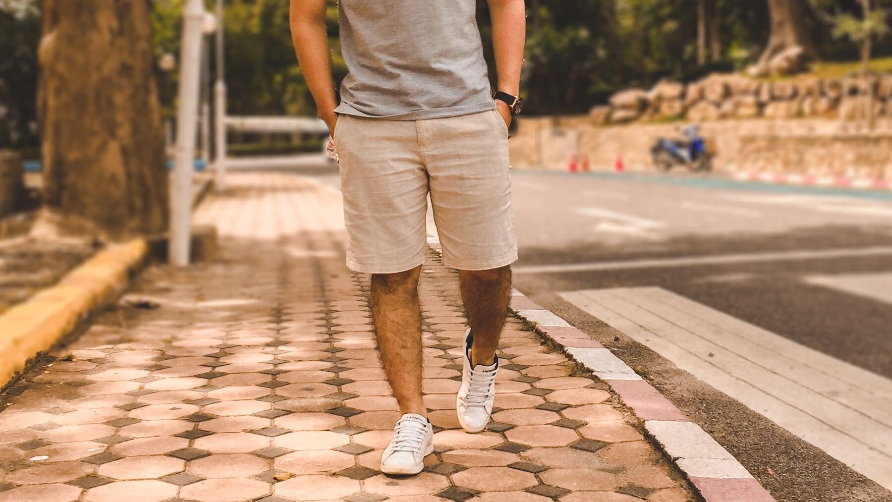 ¿por qué no puedo ir al trabajo en pantalón corto o bermudas en verano?