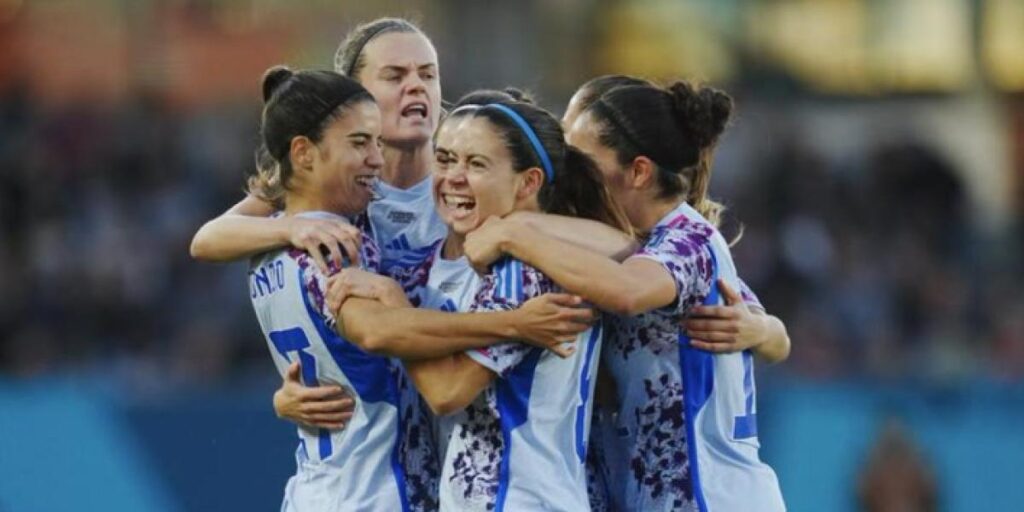 ¡España hace historia y pasa a cuartos de final con 'manita'!