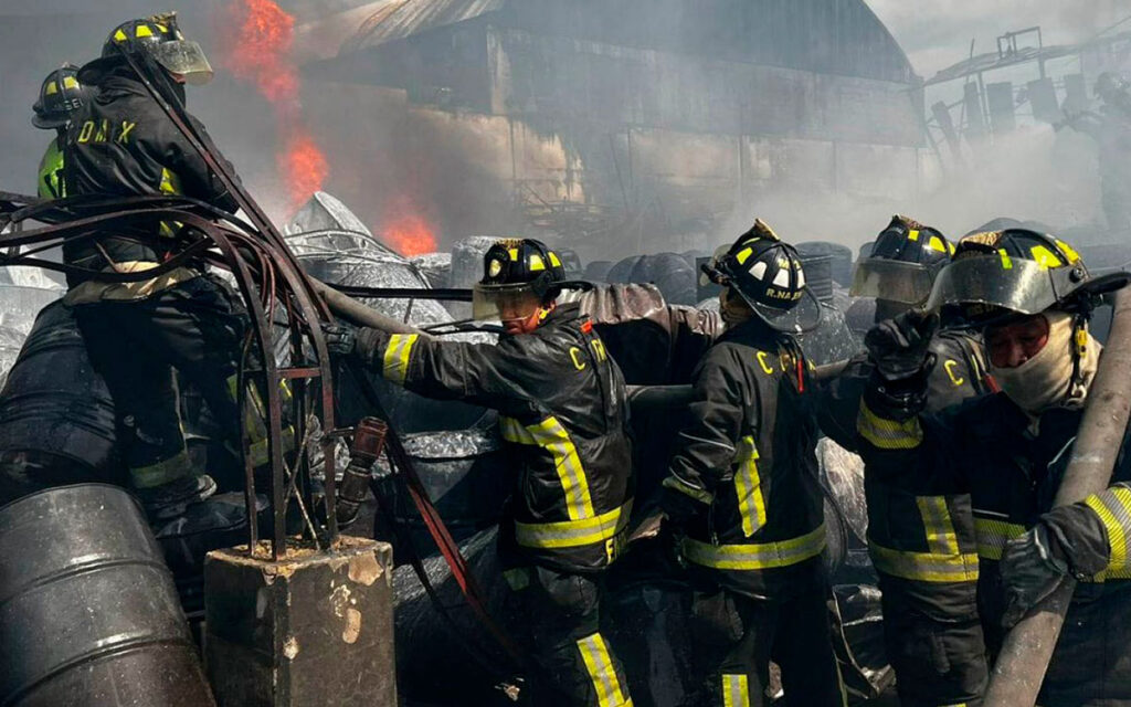 ¿Cuánto gana un bombero al mes y cuántas horas trabajan?