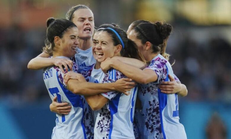 1-2: Aitana y Alba ponen en ventaja a España