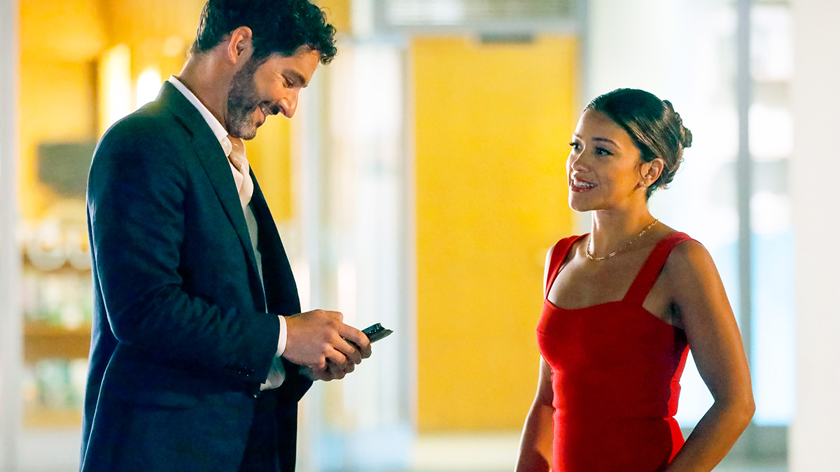 Players sur Netflix : Tom Ellis et Gina Rodriguez sur une première photo