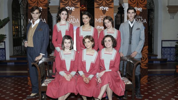 Álvaro Mel y parte del elenco de 'La otra mirada' de TVE / Gtres