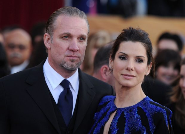 Sandra Bullock y Jesse James en una alfombra roja / Gtres