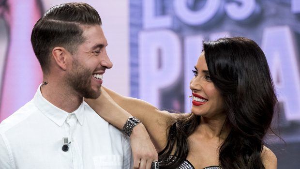 Sergio Ramos y Pilar Rubio sonriéndose / Gtres