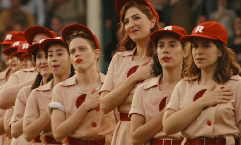 A League of Their Own Creator critica la cancelación de la temporada 2 debido a huelgas como "Bulls—t" y "Cowardly"