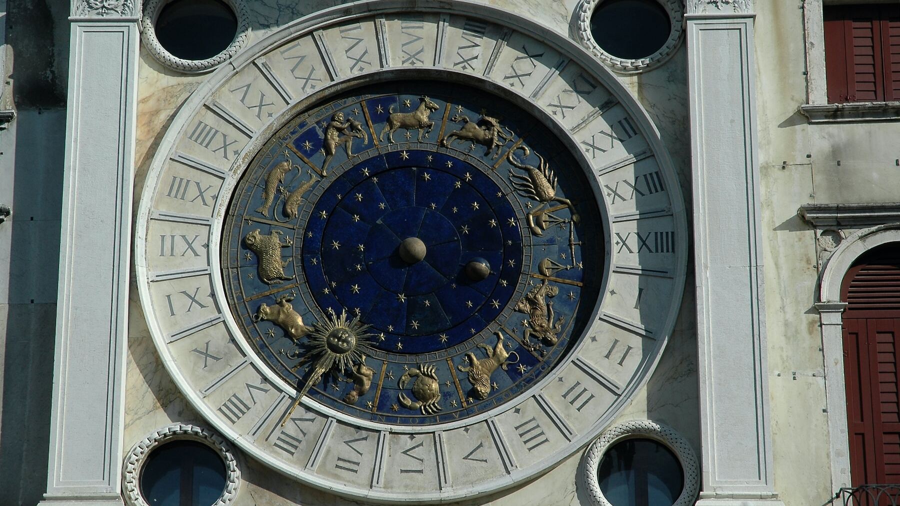 A ponerse a estudiar. La lección que cada signo del zodiaco debe aprender en agosto