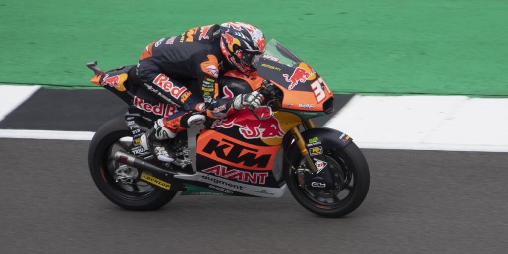 Acosta firma su segunda pole tras un duelo con su paisano Aldeguer