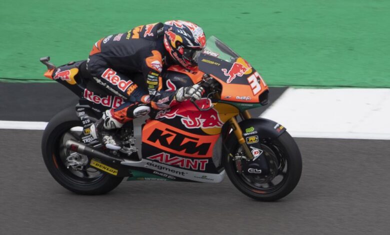 Acosta firma su segunda pole tras un duelo con su paisano Aldeguer