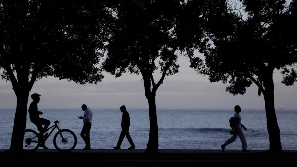 Ajustan la cifra: dar solo 4,000 pasos diarios beneficia la salud y reduce el riesgo de muerte