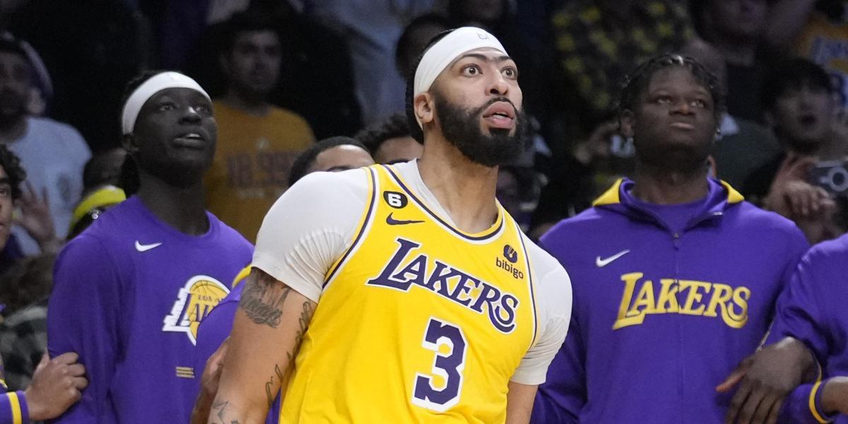Anthony Davis amplía contrato con los Lakers por 3 años y 186 millones