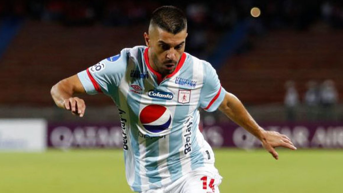 Atacan a tiros el auto de un jugador de fútbol en Colombia