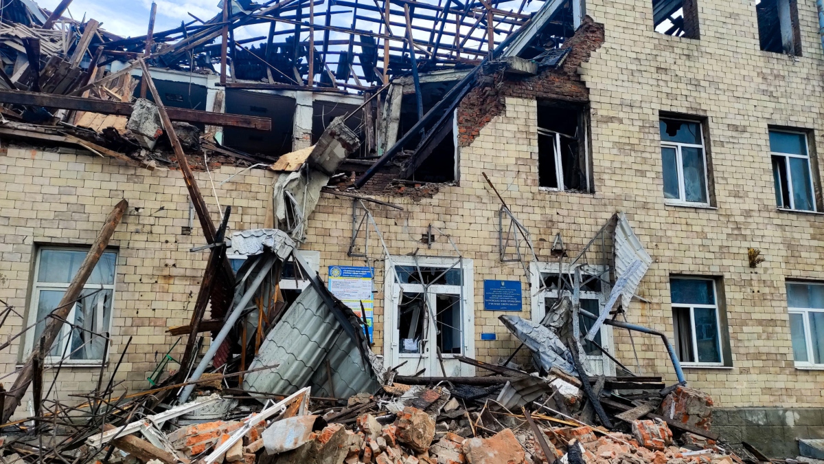 Ataque ruso con drones destruye una institución educativa ucraniana