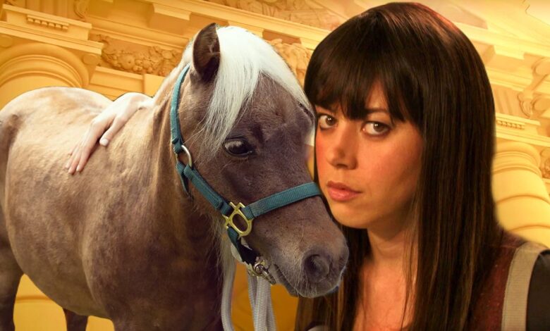 Aubrey Plaza y Lil Sebastian de Parks & Rec se unen para la línea de piquete de huelga de actores