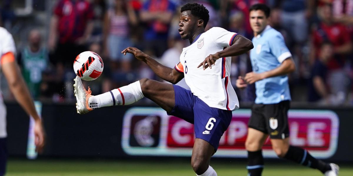 Avanzan las negociaciones para las salidas de Cavani, Marcos André y Yunus Musah