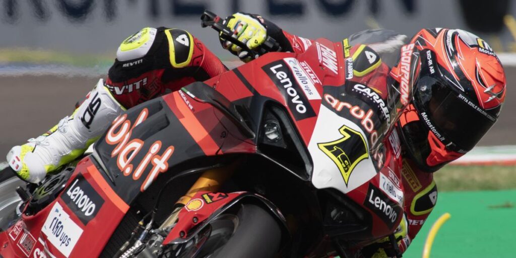 Bautista se rehace en Most de la pifia de la Carrera 1 con la victoria en la 2