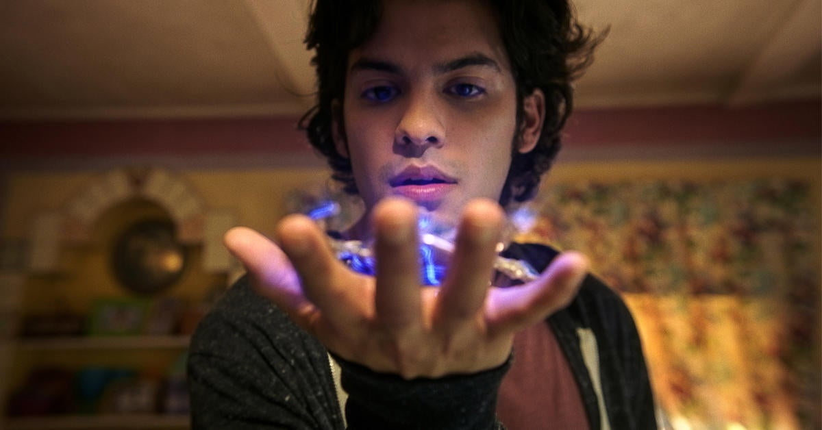 Blue Beetle: Xolo Maridueña salta de la página (Exclusivo) Blue Beetle: Xolo Maridueña salta de la página (Exclusivo)