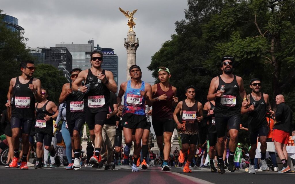 Boliviano Héctor Garibay gana Maratón de la CDMX, con nuevo récord