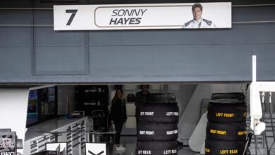 Brad Pitt pilotará este fin de semana en Silverstone y tiene un box propio entre Mercedes y Ferrari
