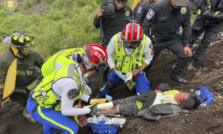 CDMX: Rescatan a niño que cayó al interior del volcán de Xitle
