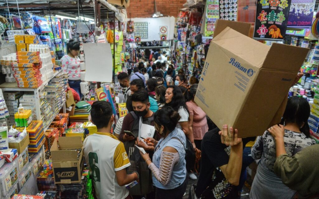 Confianza de consumidor sube por tercer mes consecutivo