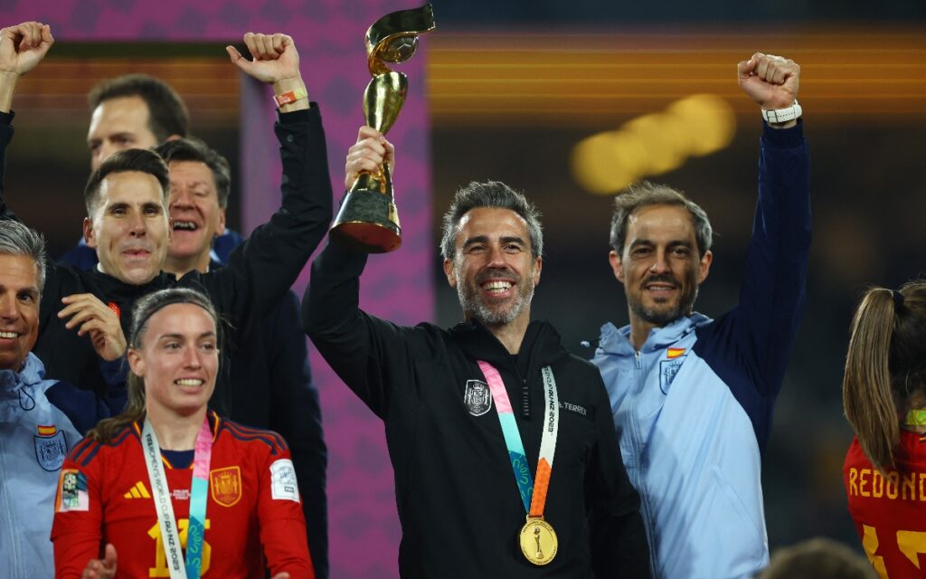 Dimiten once miembros del cuerpo técnico de la Selección Española en apoyo a Hermoso