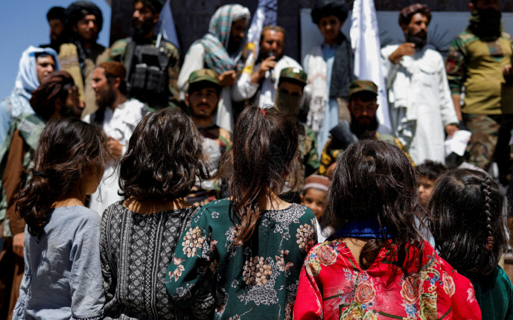 Dos años de gobierno Talibán: menos derechos, mayor represión a la mujer