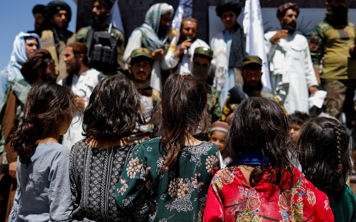 Dos años de gobierno Talibán: menos derechos, mayor represión a la mujer