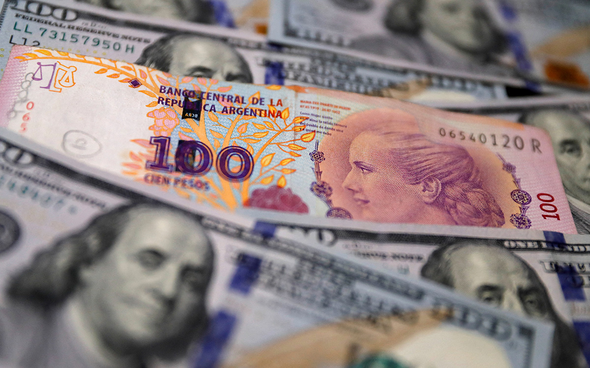 Efecto Milei: Peso argentino cae a 705 por dólar