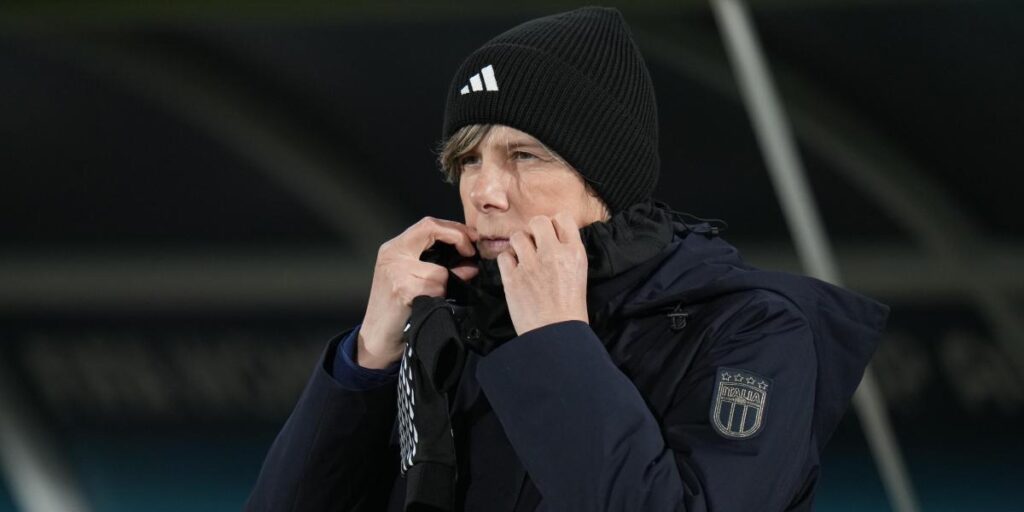 El Mundial se cobra la primera dimisión