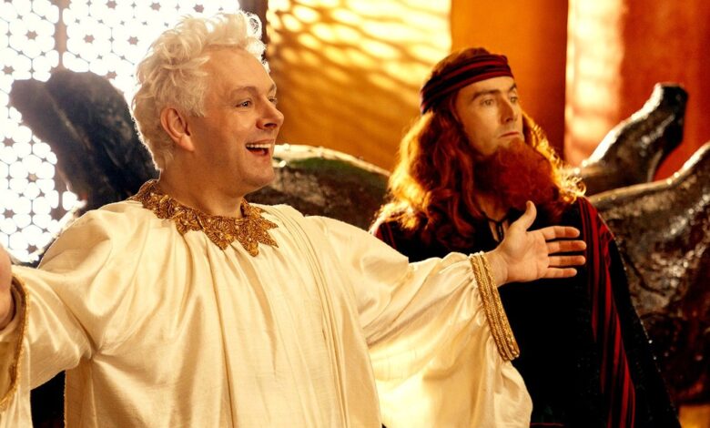 El cosplay de Good Omens muestra a Crowley y Azirafel coquetos con intercambio de género