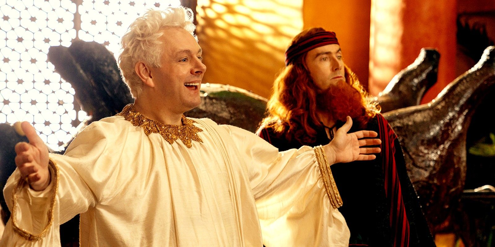 El cosplay de Good Omens muestra a Crowley y Azirafel coquetos con intercambio de género