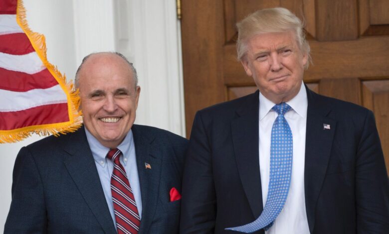 El exalcalde de NY Rudy Giuliani estaría nombrado en acusación a Trump