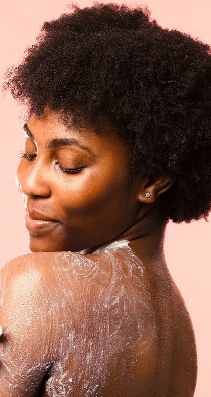 El exfoliante facial y corporal Ocean Salt, de Lush, es ideal para los cutis con brillos o apagados