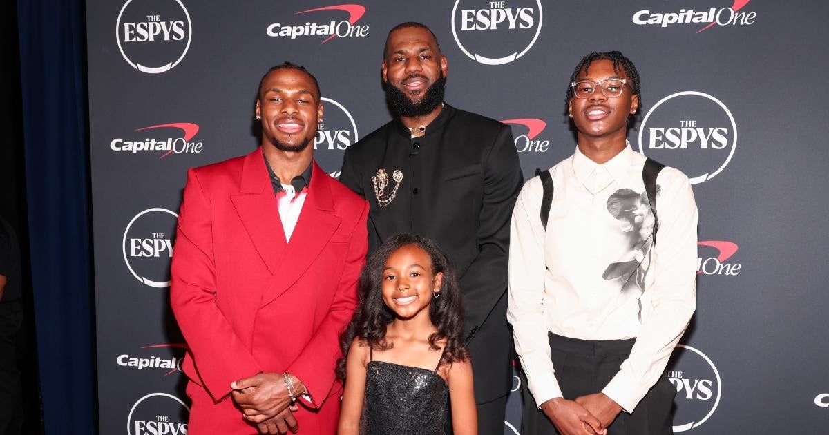 El hijo de LeBron James, Bryce, muestra amor a su hermano Bronny después de un paro cardíaco