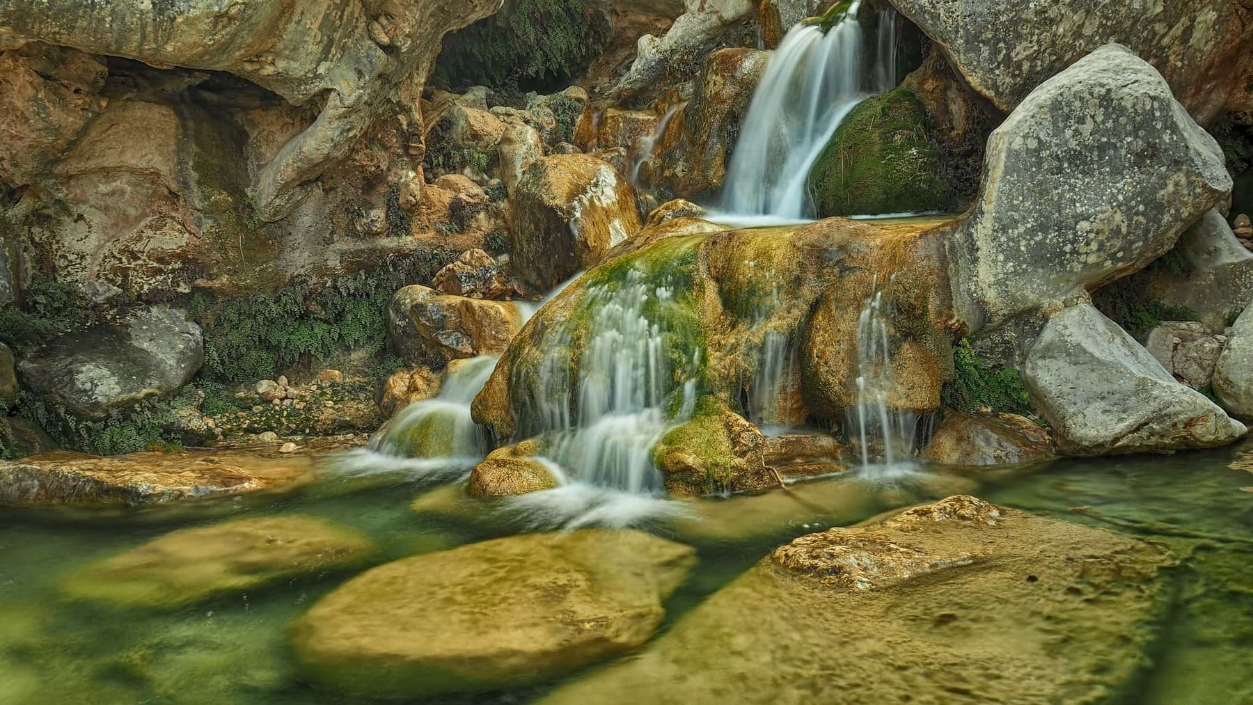 El pueblo de España lleno de piscinas naturales que recomiendan los expertos en viajes