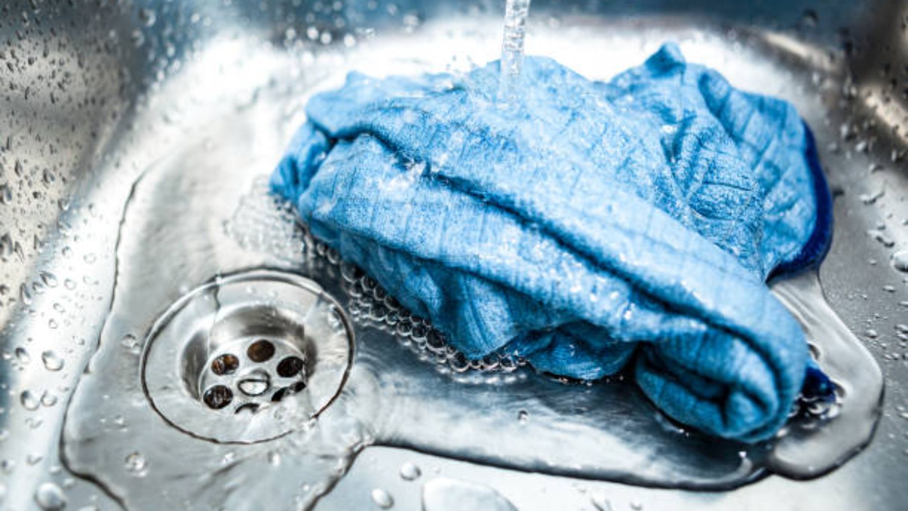 El truco definitivo para limpiar los trapos de cocina y dejarlos como nuevos