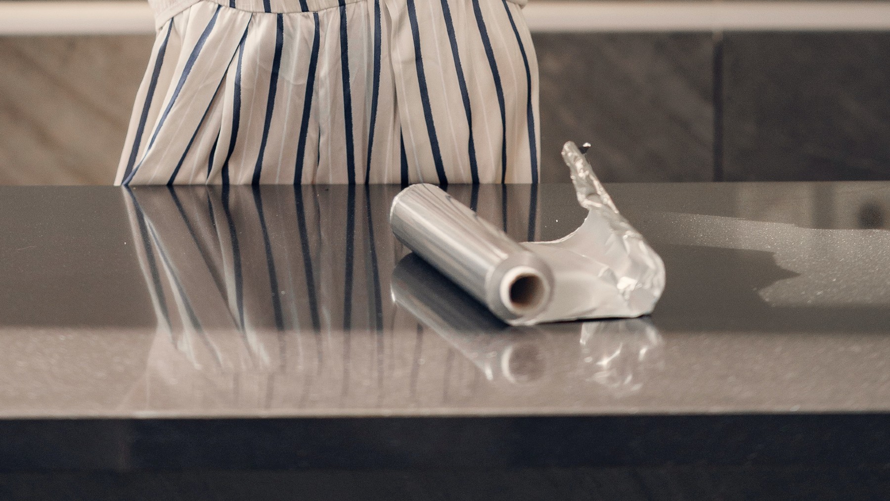 El truco más popular del papel albal que puede estar poniendo en peligro tu casa